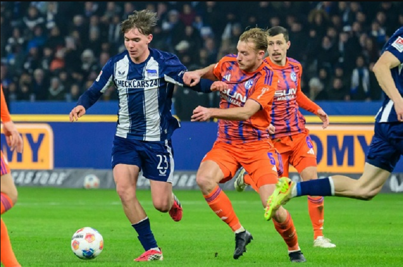 arsenal-va-man-united-lao-vao-cuoc-dua-gianh-vien-ngoc-eichhorn