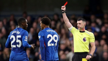 Chelsea và cột mốc đáng quên: Thẻ đỏ lại ám ảnh Stamford Bridge